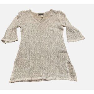 J Valdi White loose knit Shirt Size Medium 1/2 sleeve